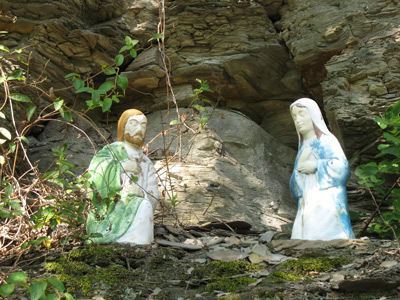Religious figures are here and there among the rocks